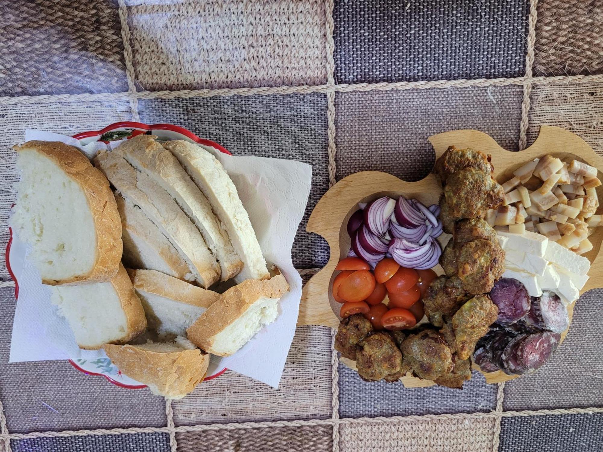 Vila La Izvorul Putinei Haţeg الغرفة الصورة